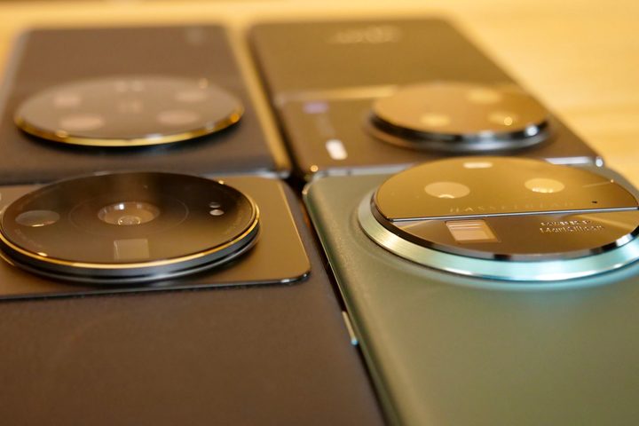 The camera modules on the Vivo X90 Pro, Oppo Find X6 Pro, and the Xiaomi 13 Ultra and Xiaomi 12S Ultra.