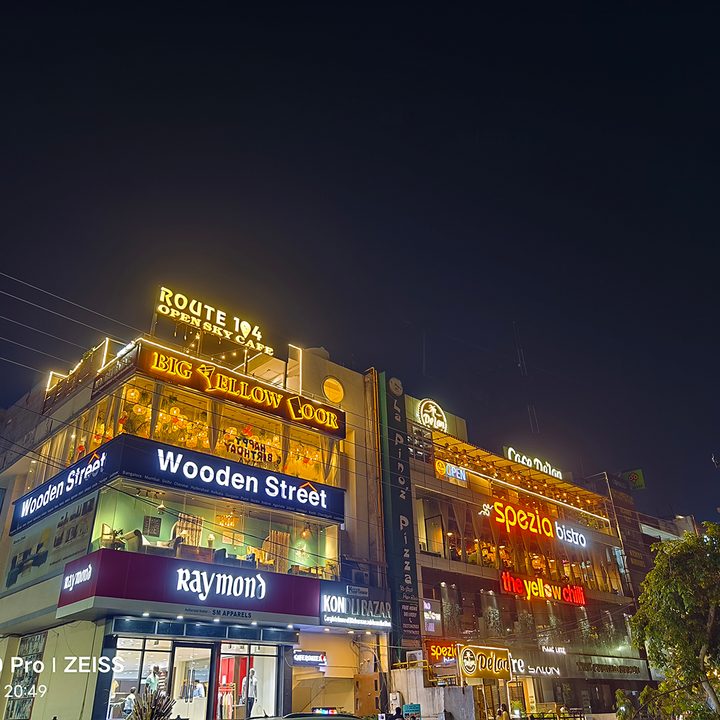 Restaurant signages and hoardings captured by Vivo X90 Pro with night mode.