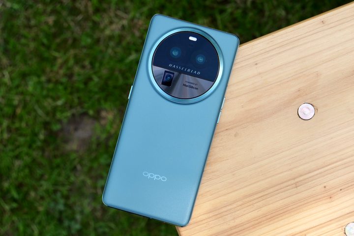 The back of the Oppo Find X6 Pro.