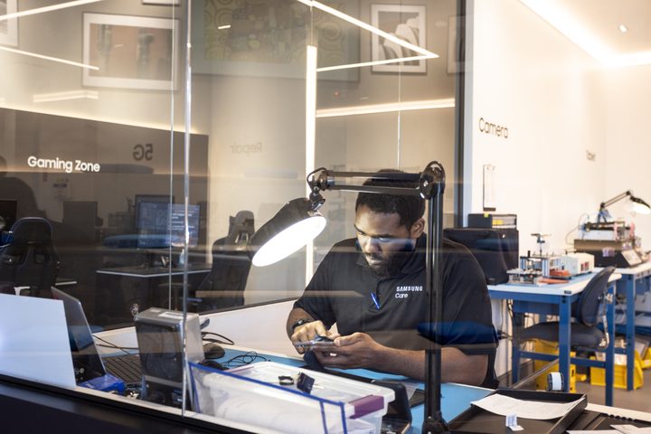 Technician working at a Samsung Care walk-in location.