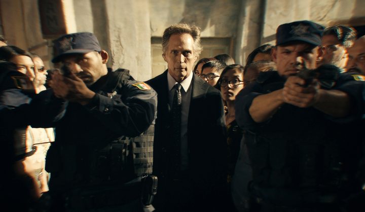 William Fichtner commands cops to do his biddings in Hypnotic.
