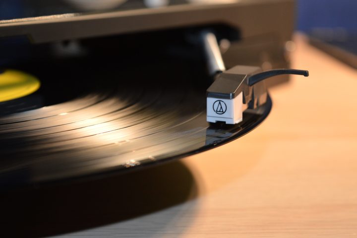 Audio-Technica AT-SB727 Sound Burger playing a 33 1/3 RPM record, cover closed.