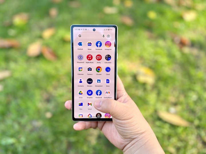 Google Pixel 7a apps.
