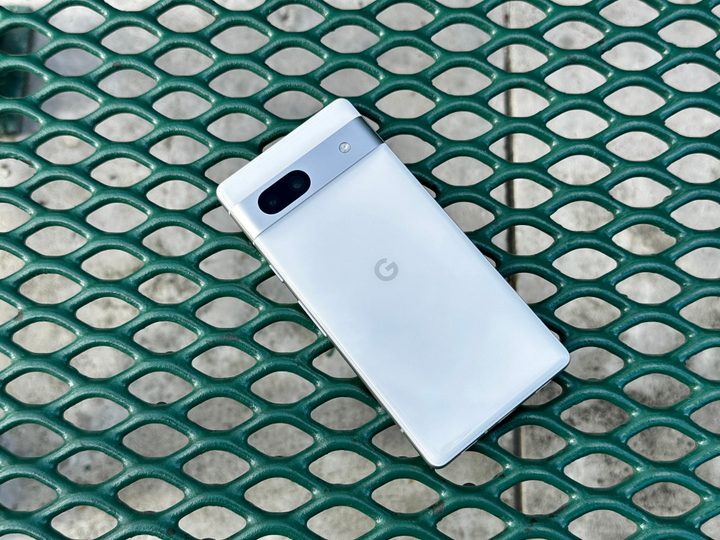Google Pixel 7a in Snow on a park bench
