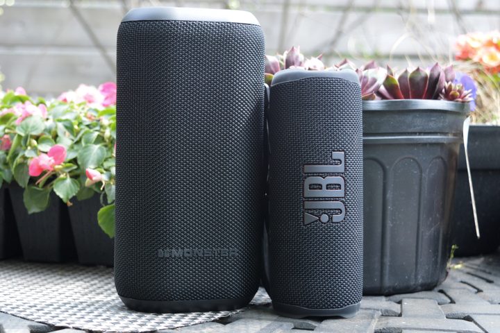 Monster DNA Max next to a JBL Flip 6.