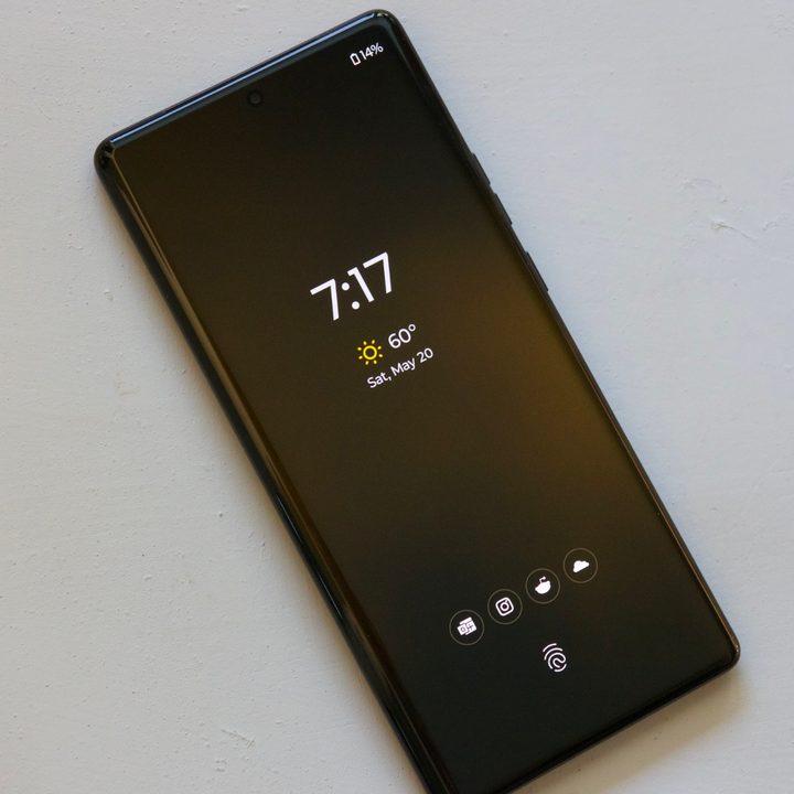Peek Display on the Motorola Edge Plus (2023).