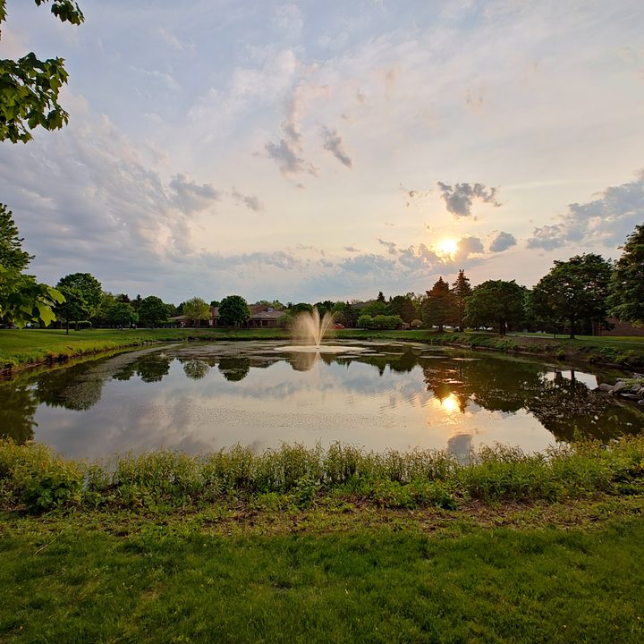 Photo of a sunset over a pond with a fountain, taken with the Motorola Edge Plus (2023).