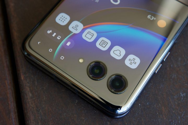 A close-up of the external display and cameras on the Motorola Razr Plus.