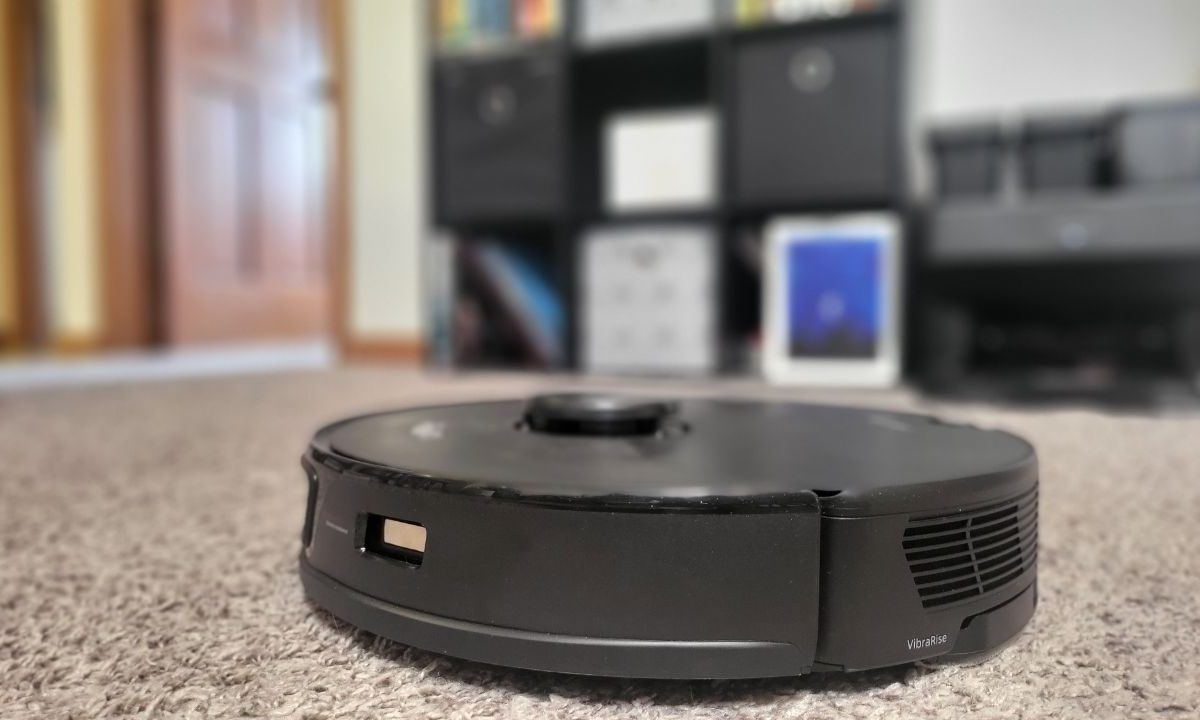 The Roborock S7 Max Ultra on carpet.