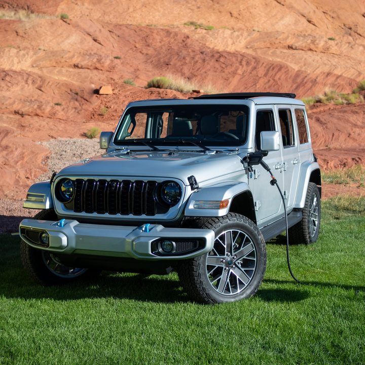 Jeep Wrangler 4xe plugged into the Jeep Power Box.