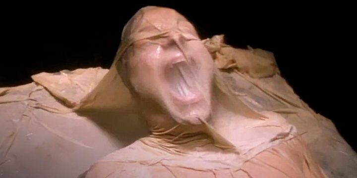 Aliens prepare a man for an autopsy in Fire in the Sky