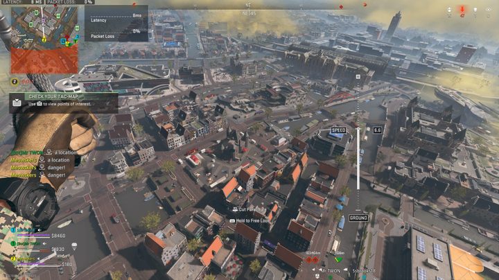 Landing on the Vondel map in Warzone.