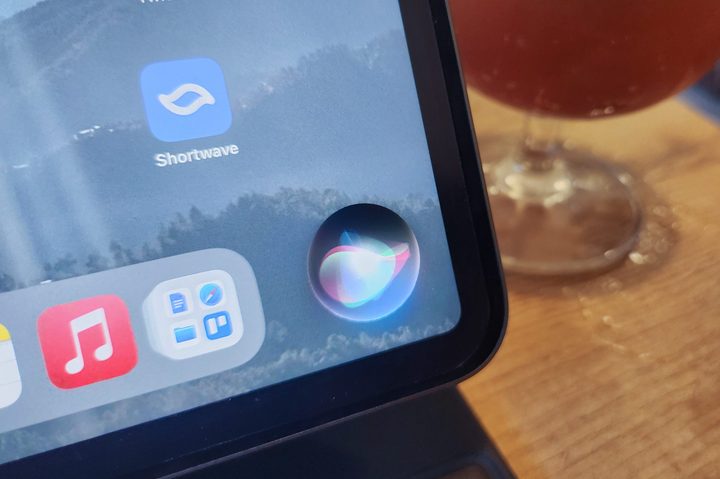 Siri on an iPad Pro