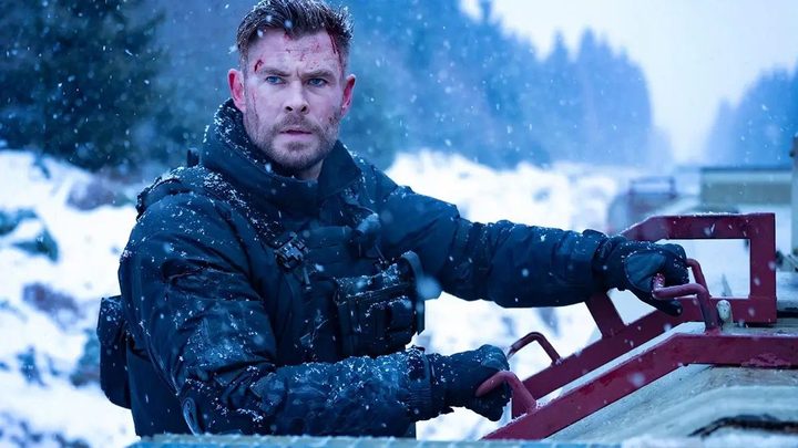 Chris Hemsworth in Extraction 2.