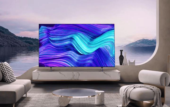 The Hisense U6H ULED 4K TV in a living room.