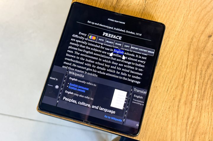 Reading book on the Samsung Galaxy Z Fold 4