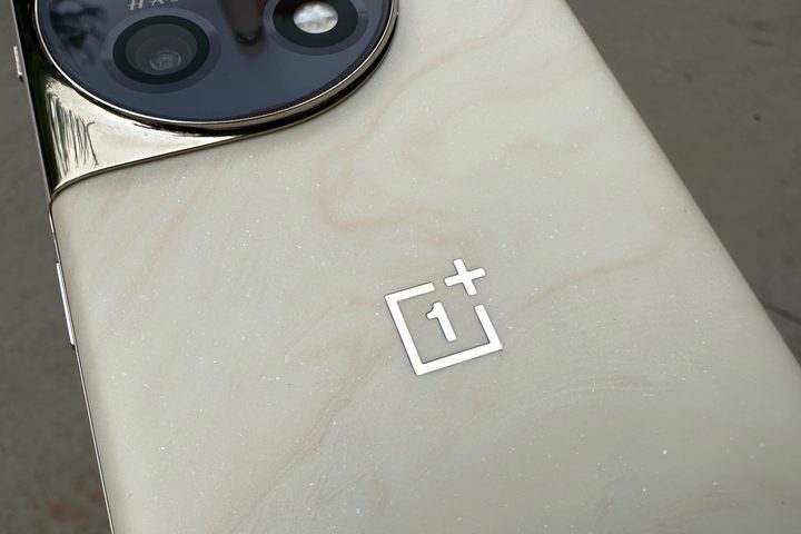 Mineral styling on the OnePlus-11-Marble-Odyssey-Edition.