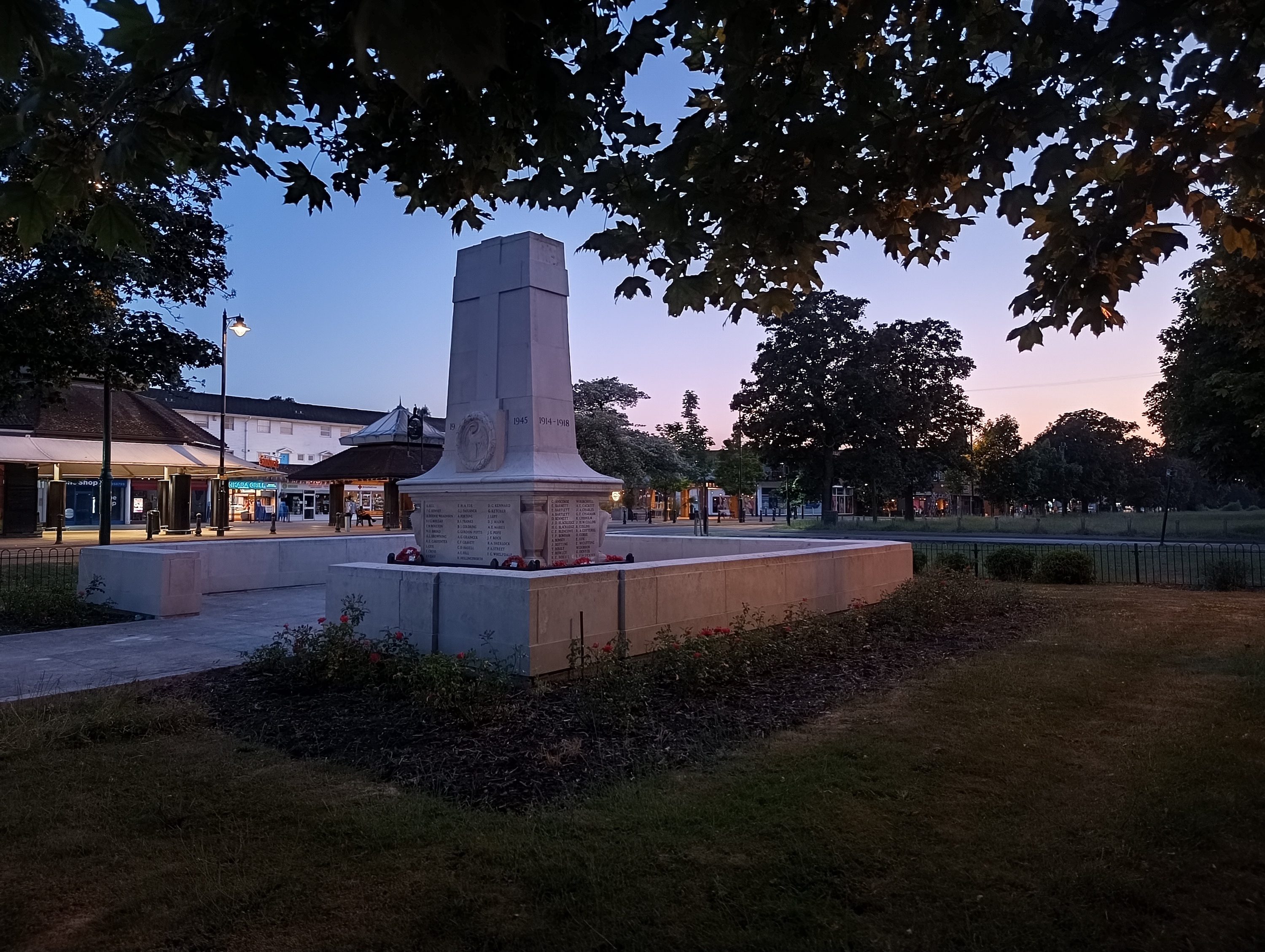 A photo taken by the Realme 11 Pro+ in lowlight.
