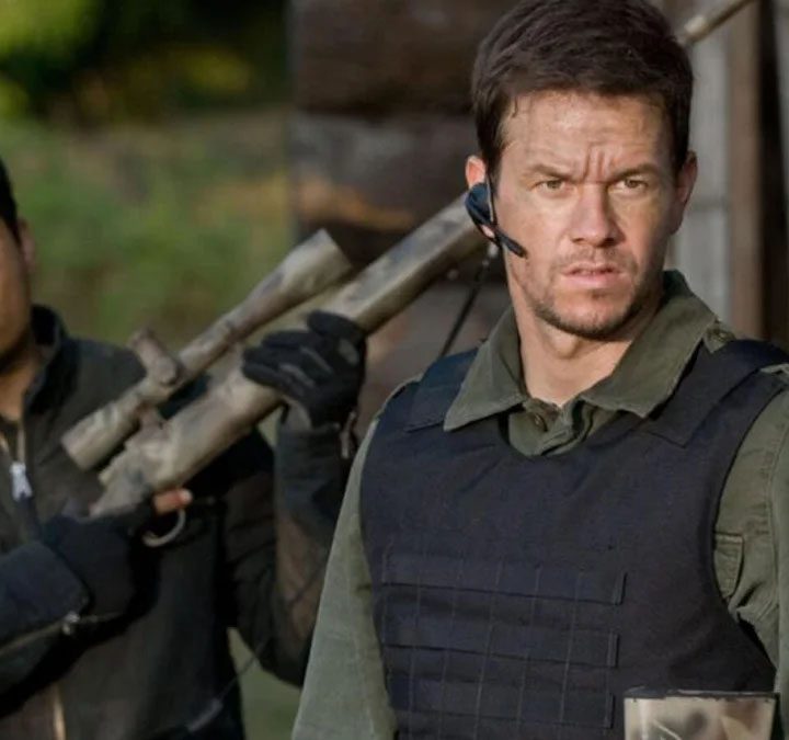 Michael Pena and Mark Wahlberg in Shooter.