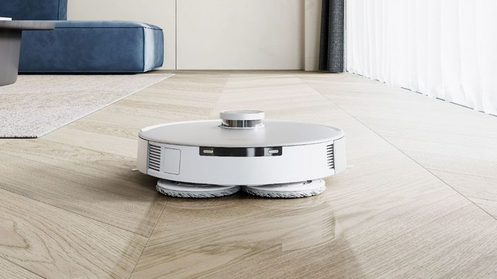 The T20 Omni mopping a floor.