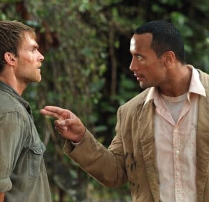 Dwayne Johnson points at Sean William Scott in The Rundown.