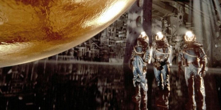 The team discovers a mysterious sphere in Sphere