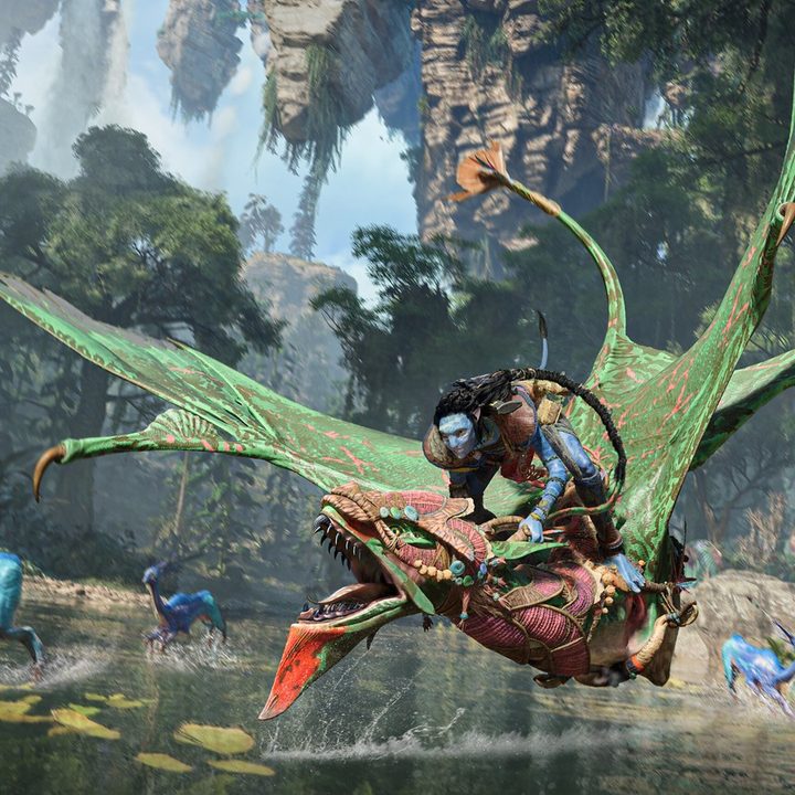 A Na'vi flies on an Ikron in Avatar: Frontiers of Pandora.