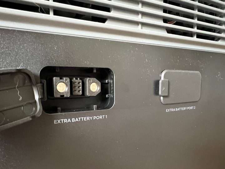 Extra battery ports allow the EcoFlow Delta 2 Max to accommodate up to 6kWh capacity.