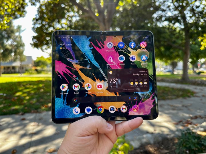 Google Pixel Fold in Obsidian inner display home screen.