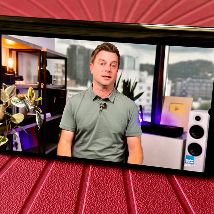 Google Pixel Fold in Obsidian tent mode for YouTube video.