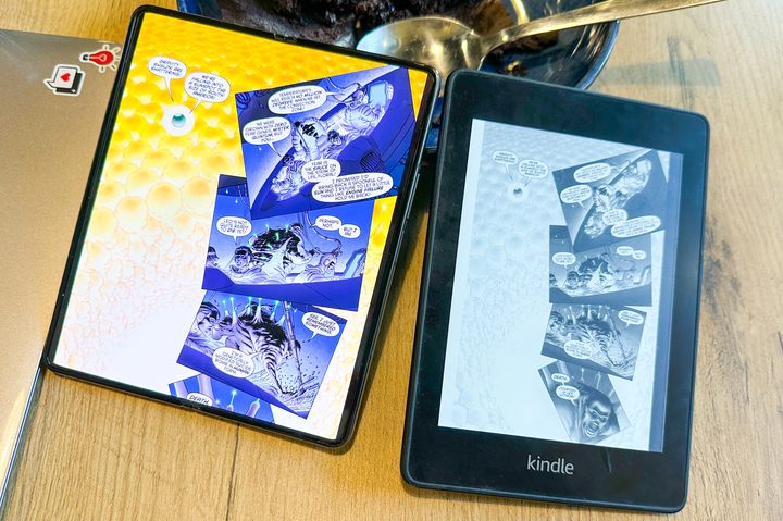 Samsung Galaxy Z Fold 4 and Kindle
