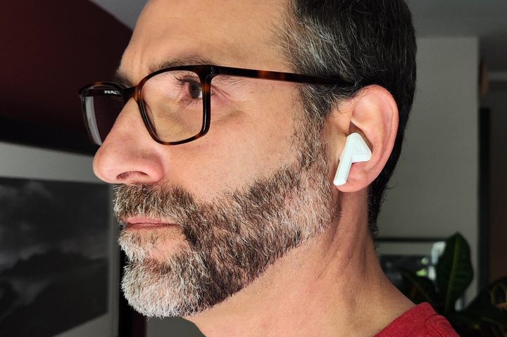 Man wearing Monster DNA Go.