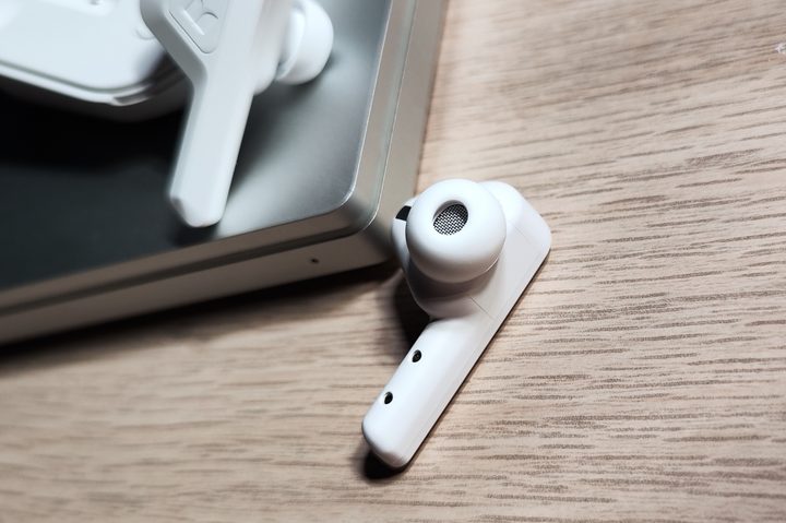 Monster DNA Go earbuds.