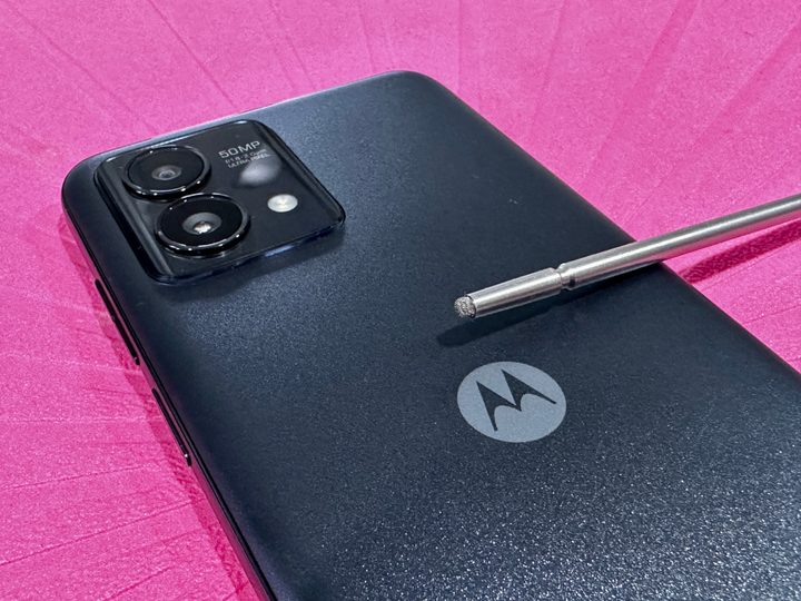 Moto G Stylus 5G 2023 showing stylus tip