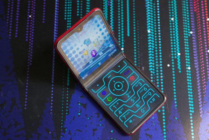 Retro Razr mode on the Motorola Razr Plus.