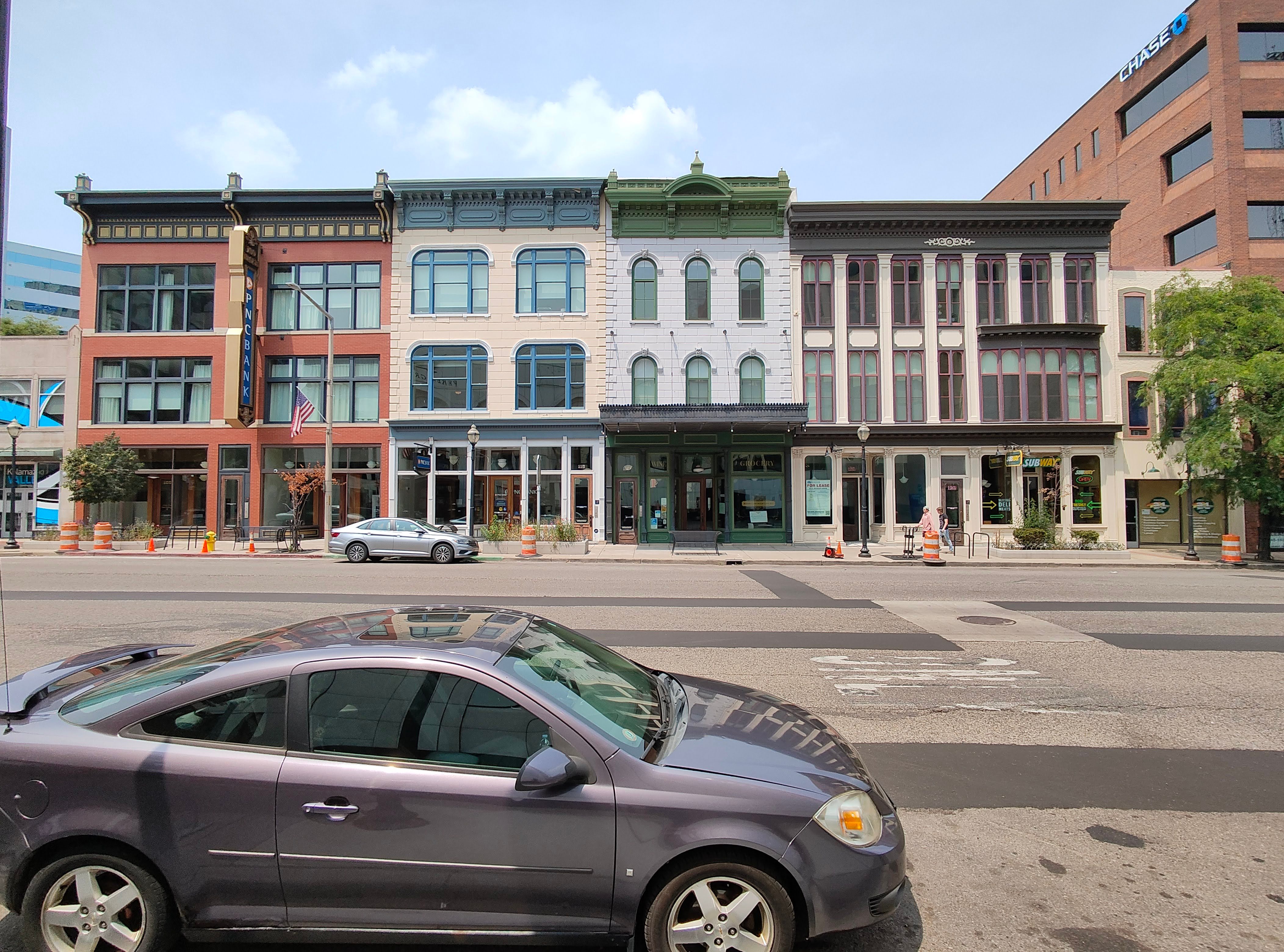 Wide-angle shot of multiple buildings in downtown Kalamazoo, taken with the Motorola Razr Plus.
