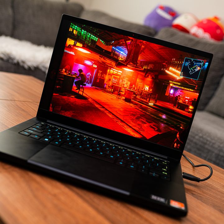 A Razer Blade 14 gaming laptop on a coffee table.
