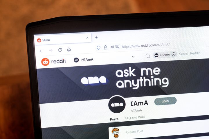 Reddit logo on a desktop.