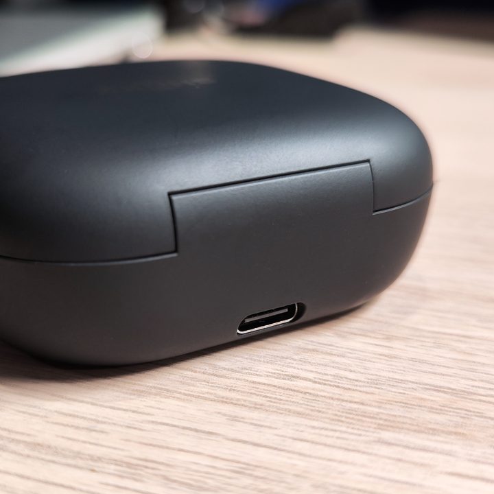 Shokz OpenFit charging case (rear).