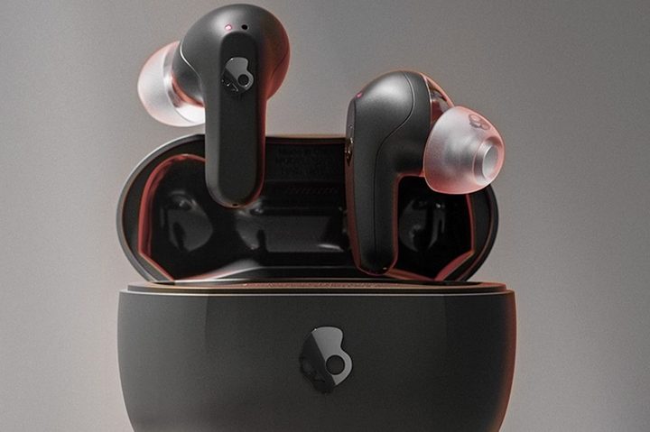 Skullcandy Rail in charging case.