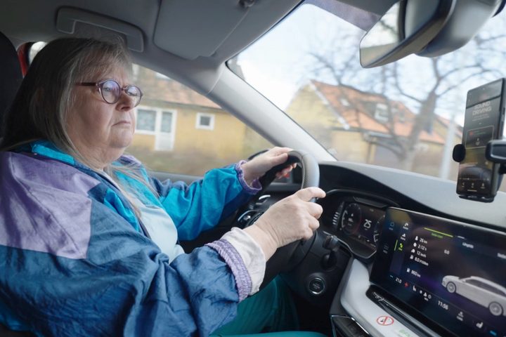 A driver experiencing the unpleasant change to her music tempo caused by the Sound Driving app.