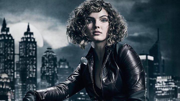 Camren Bicondova as Selina Kyle with Gotham City in the background in the show Gotham.