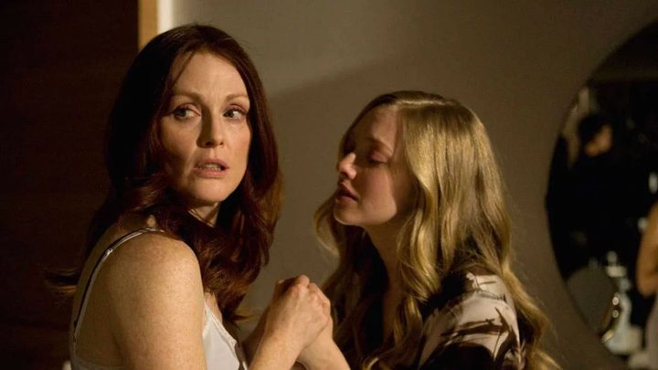 Julianne Moore and Amanda Seyfried in Chloe.