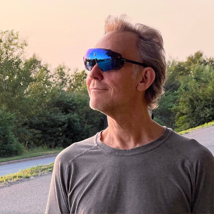Engo 2 glasses are very light, comfortable, and sporty.