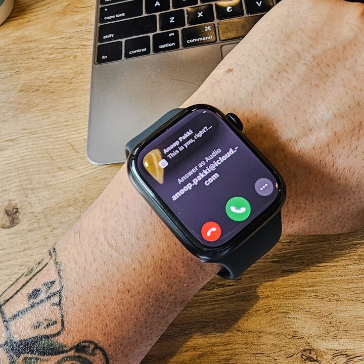 FaceTime call alert.