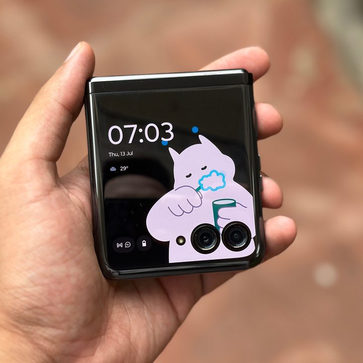 Moo on Motorola Razr Plus