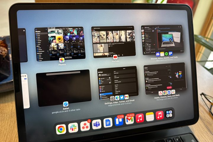 Multi-task view on an iPad