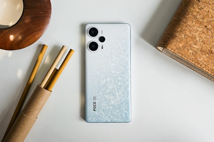 Xiaomi POCO F5 Snowstorm white Android smartphone.