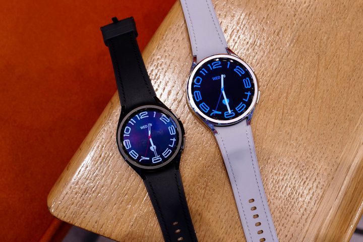 Samsung Galaxy Watch 6 and Watch 6 Classic, in black and silver.