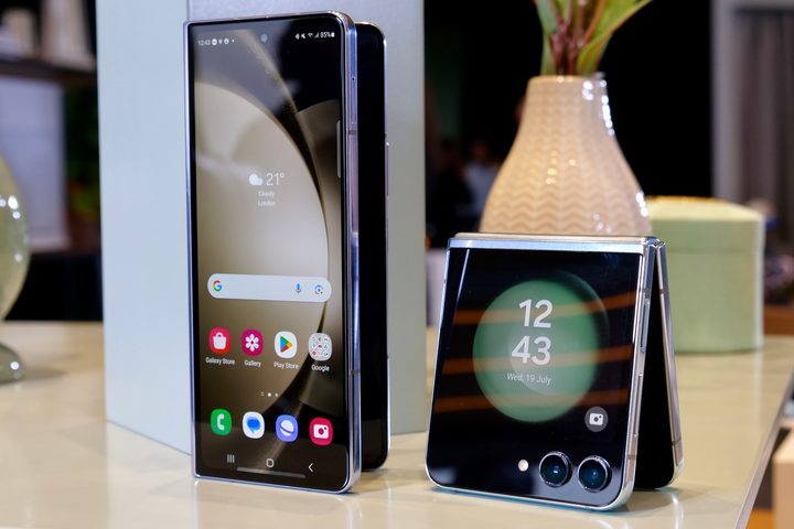 The Samsung Galaxy Z Fold 5 and Galaxy Z Flip 5's cover screens.